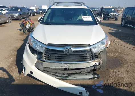 2015 Toyota Highlander Xle V6 z USA, uszkodzony, nr VIN 5TDKKRFH9FS116579
